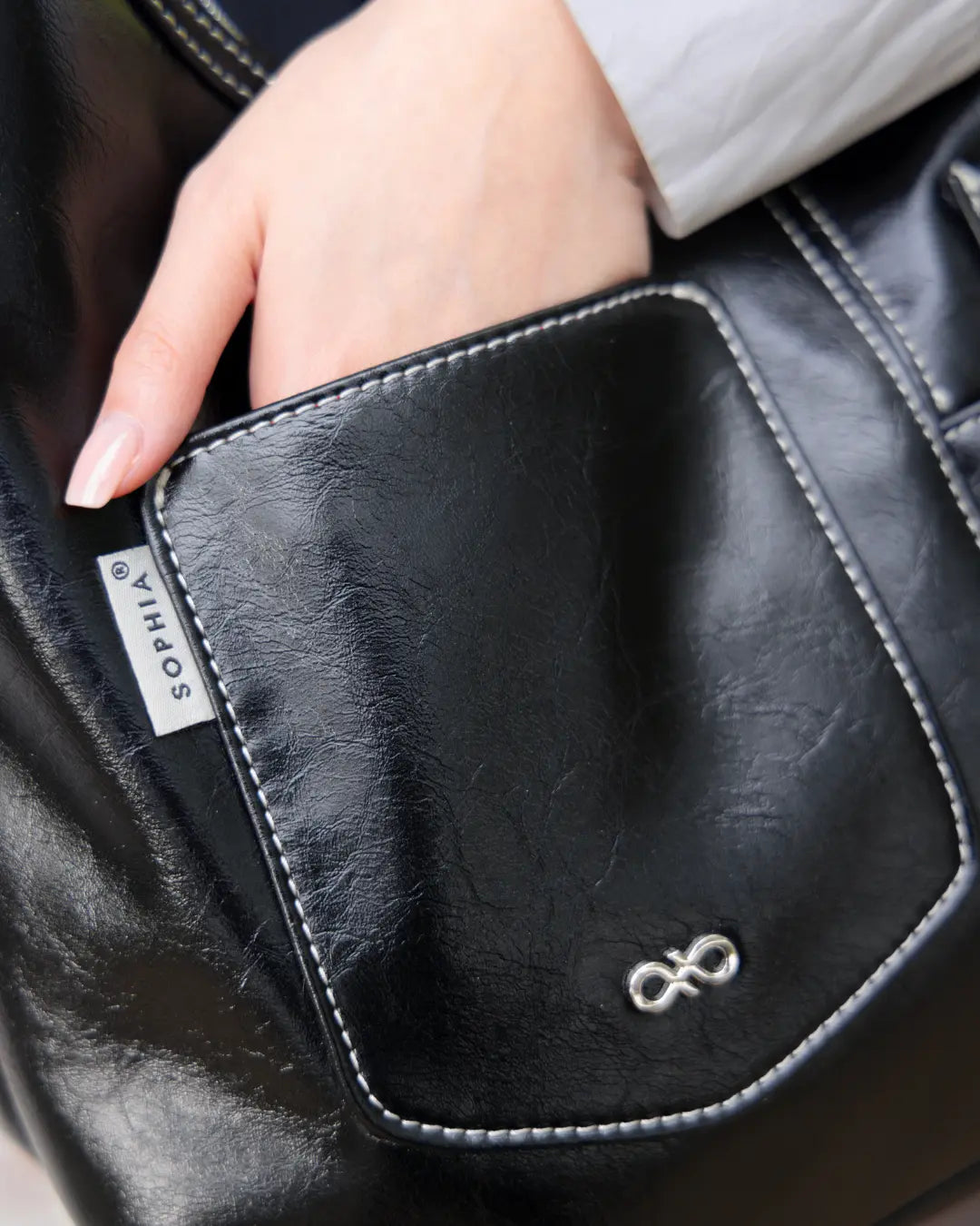 SIGNATURE POCKET LEATHER HOBO BAG IN BLACK TSL Singapore