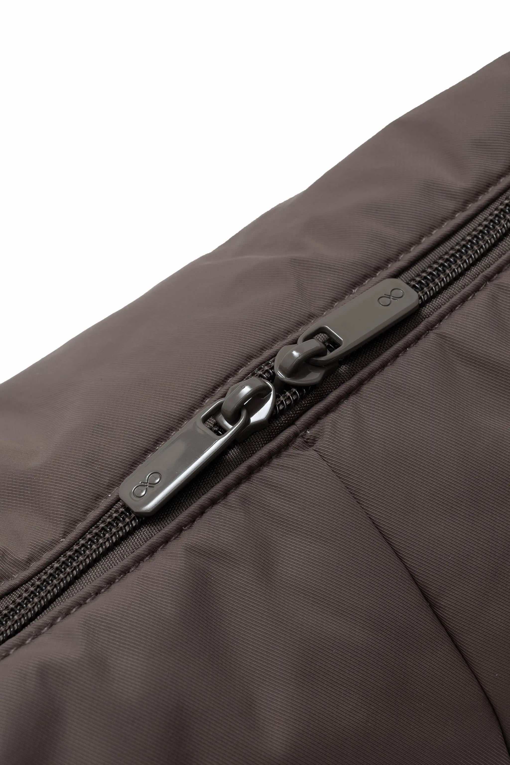 SIGNATURE POCKET CROSSBODY BAG 2.0 IN POSH TAUPE
