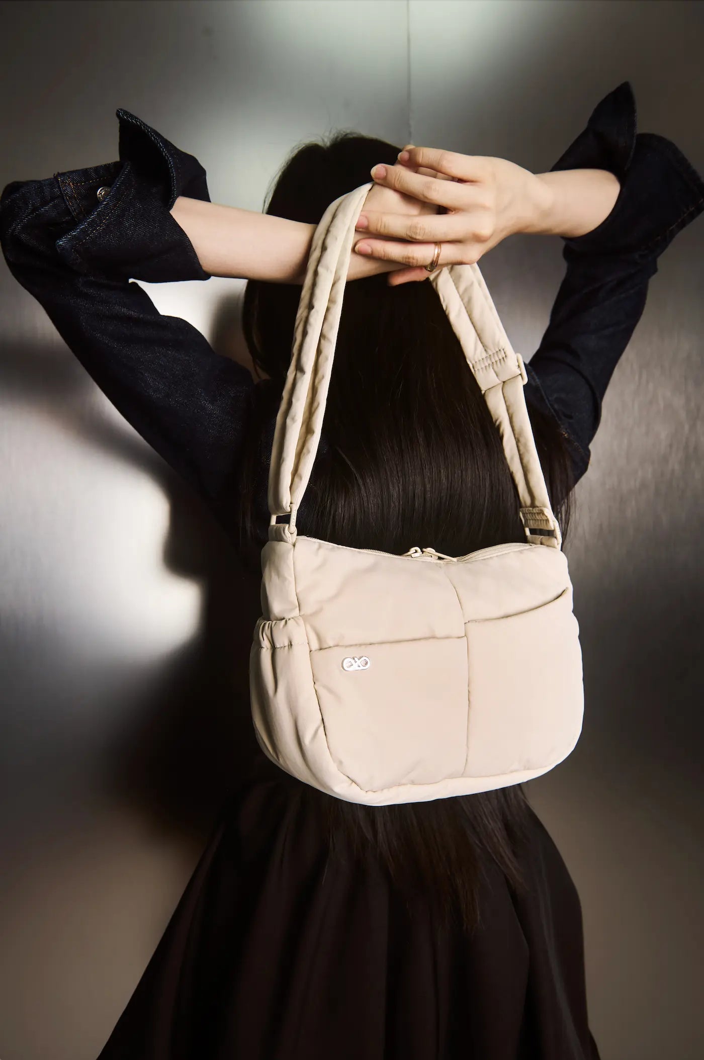 MINI SIGNATURE POCKET CROSSBODY BAG IN POSH OAT