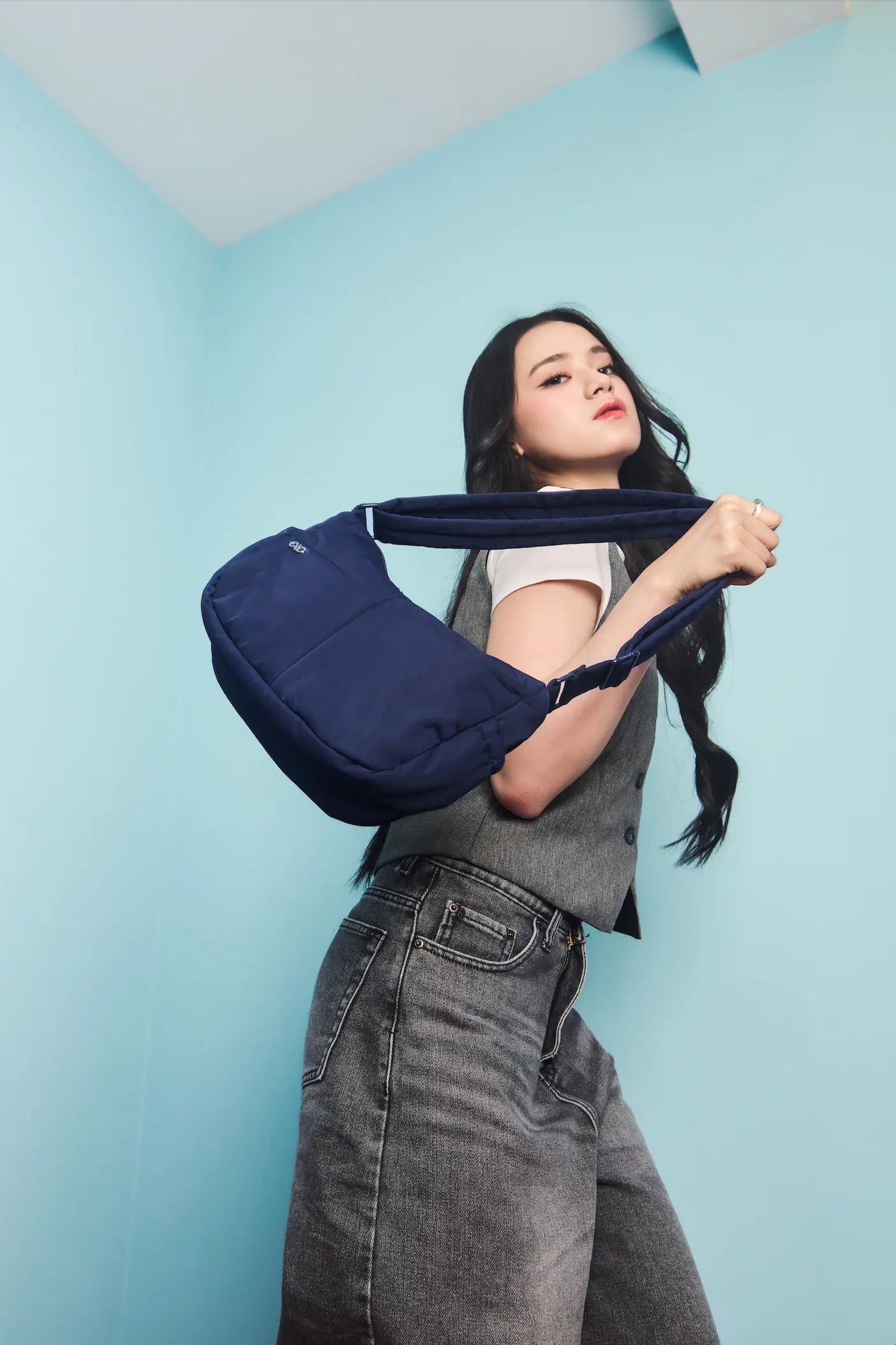 MINI SIGNATURE POCKET CROSSBODY BAG IN POSH MIDNIGHT