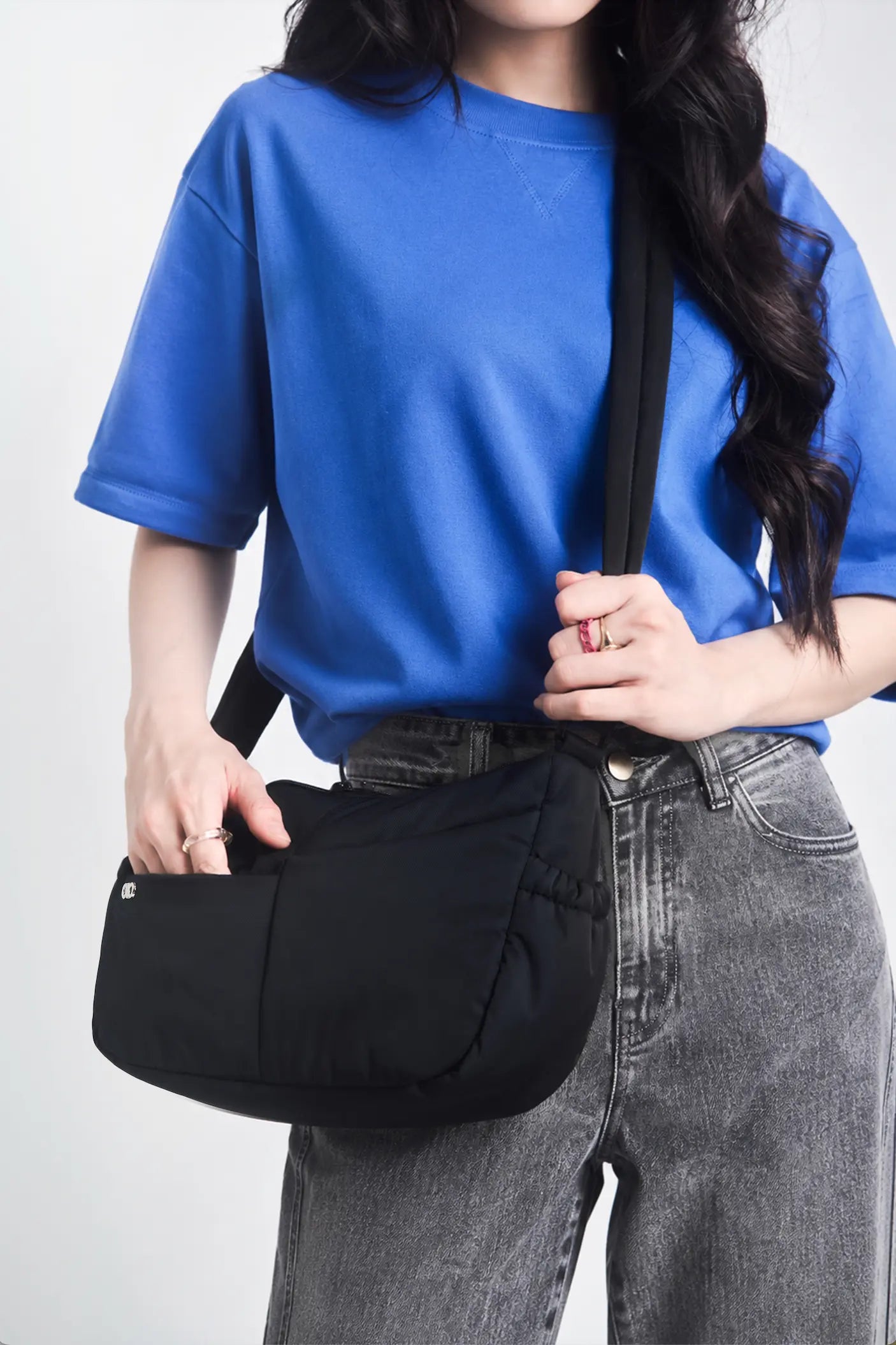 MINI SIGNATURE POCKET CROSSBODY BAG IN POSH JET BLACK