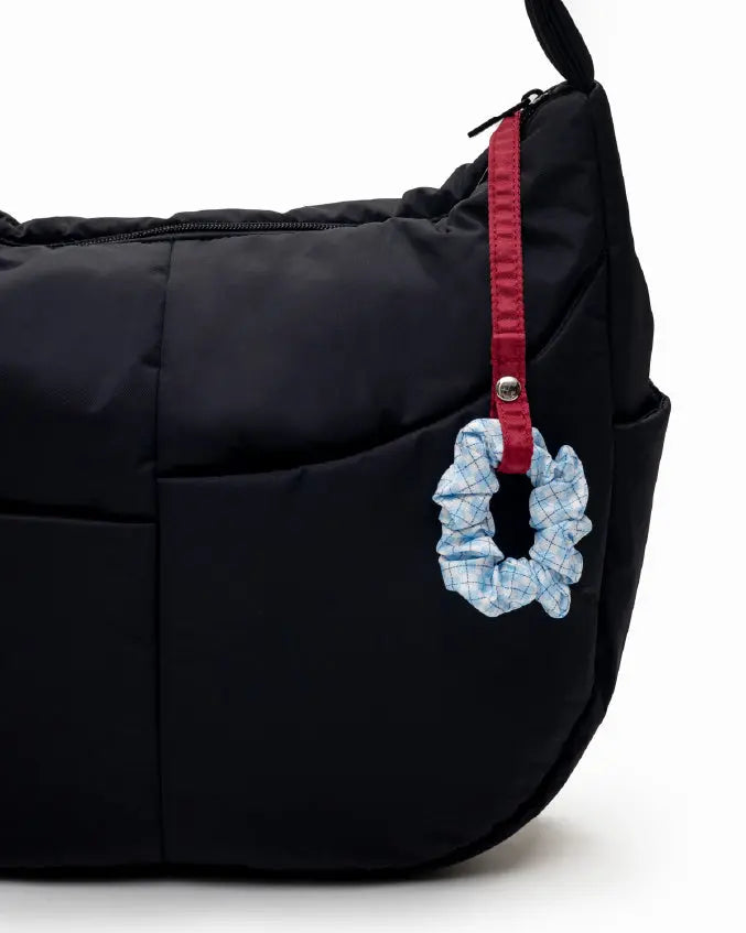 XL SIGNATURE POCKET CROSSBODY BAG IN JET BLACK