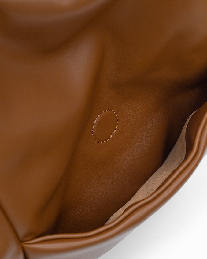 SIGNATURE POCKET SLOUCHY HOBO IN CAMEL