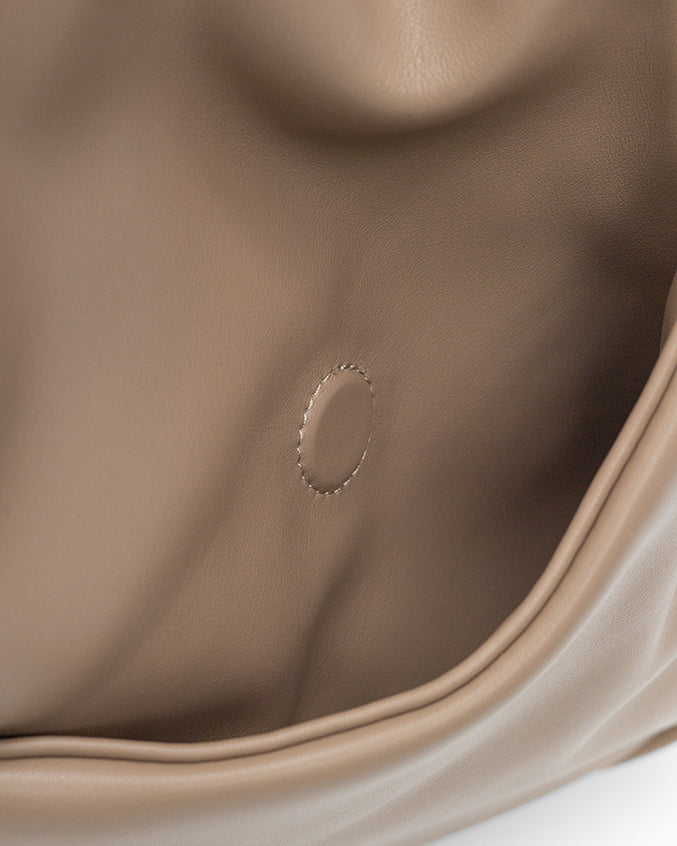 SIGNATURE POCKET SLOUCHY HOBO IN LATTE