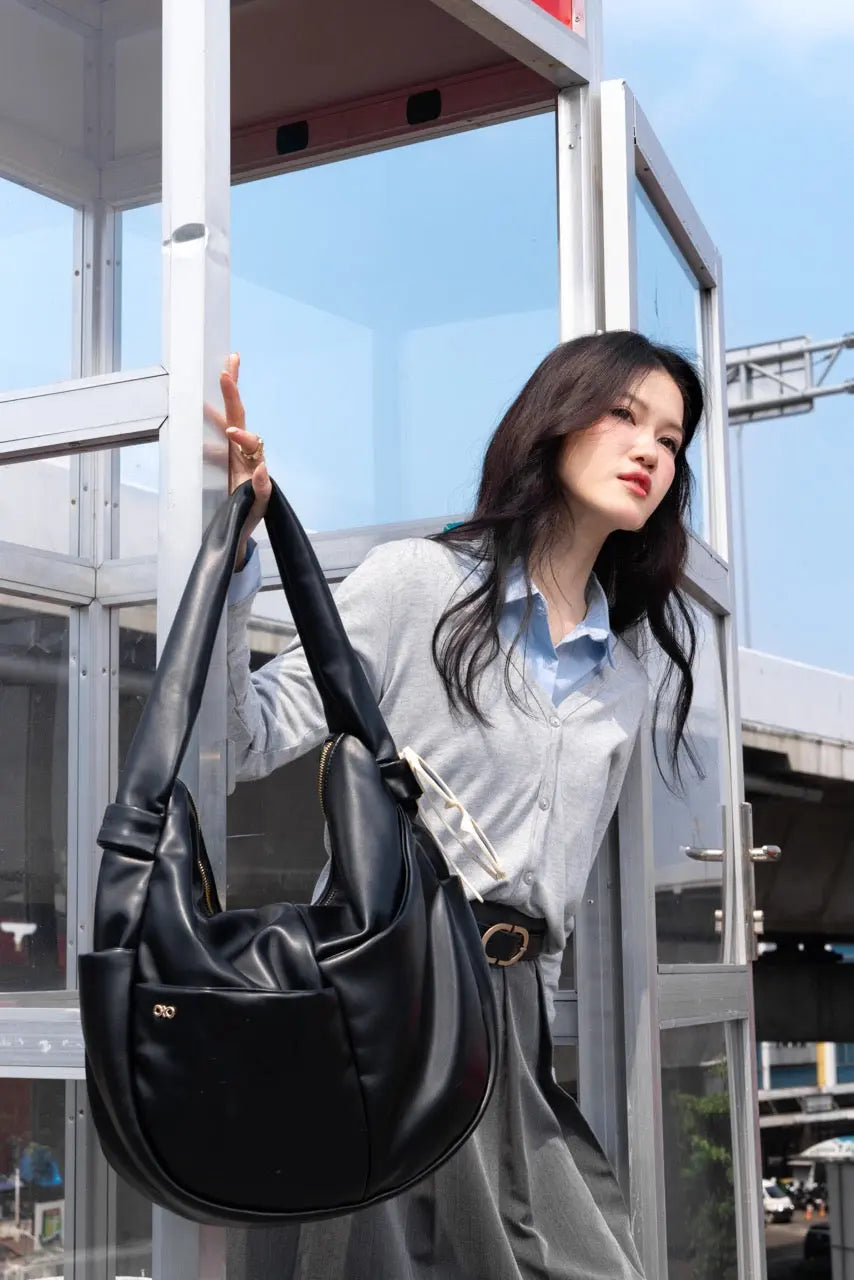 SIGNATURE POCKET SLOUCHY HOBO IN BLACK TSL Singapore