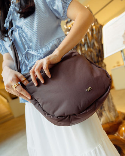 POSH PUFFY CROSSBODY BAG IN CHOCOLATE