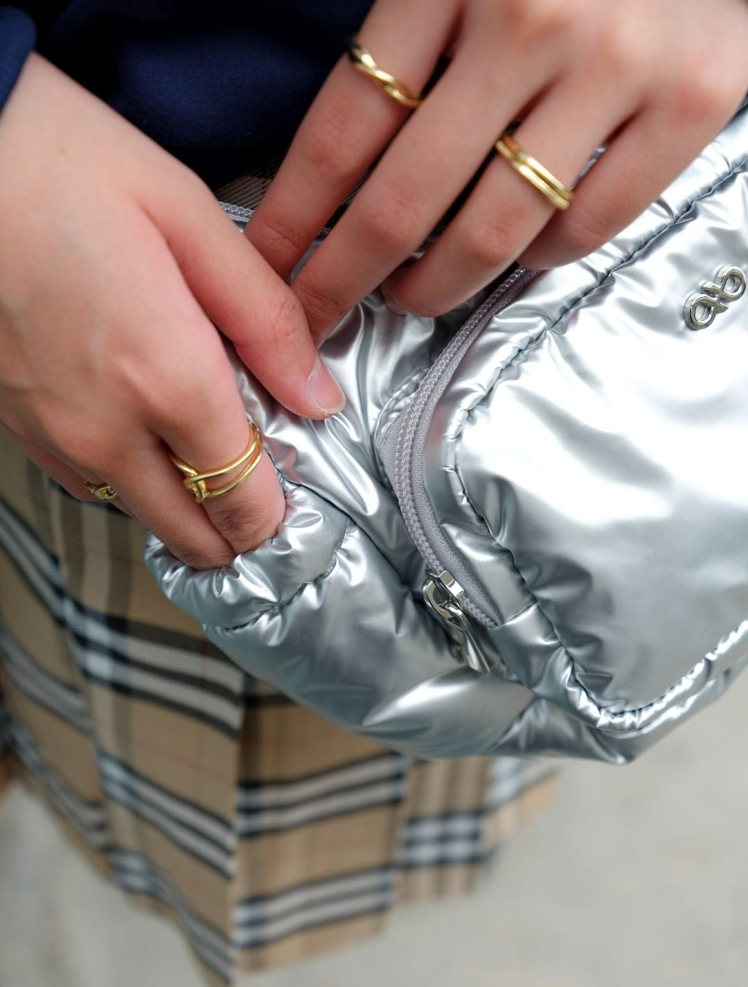 GLAM POCKET BAG IN CHROME