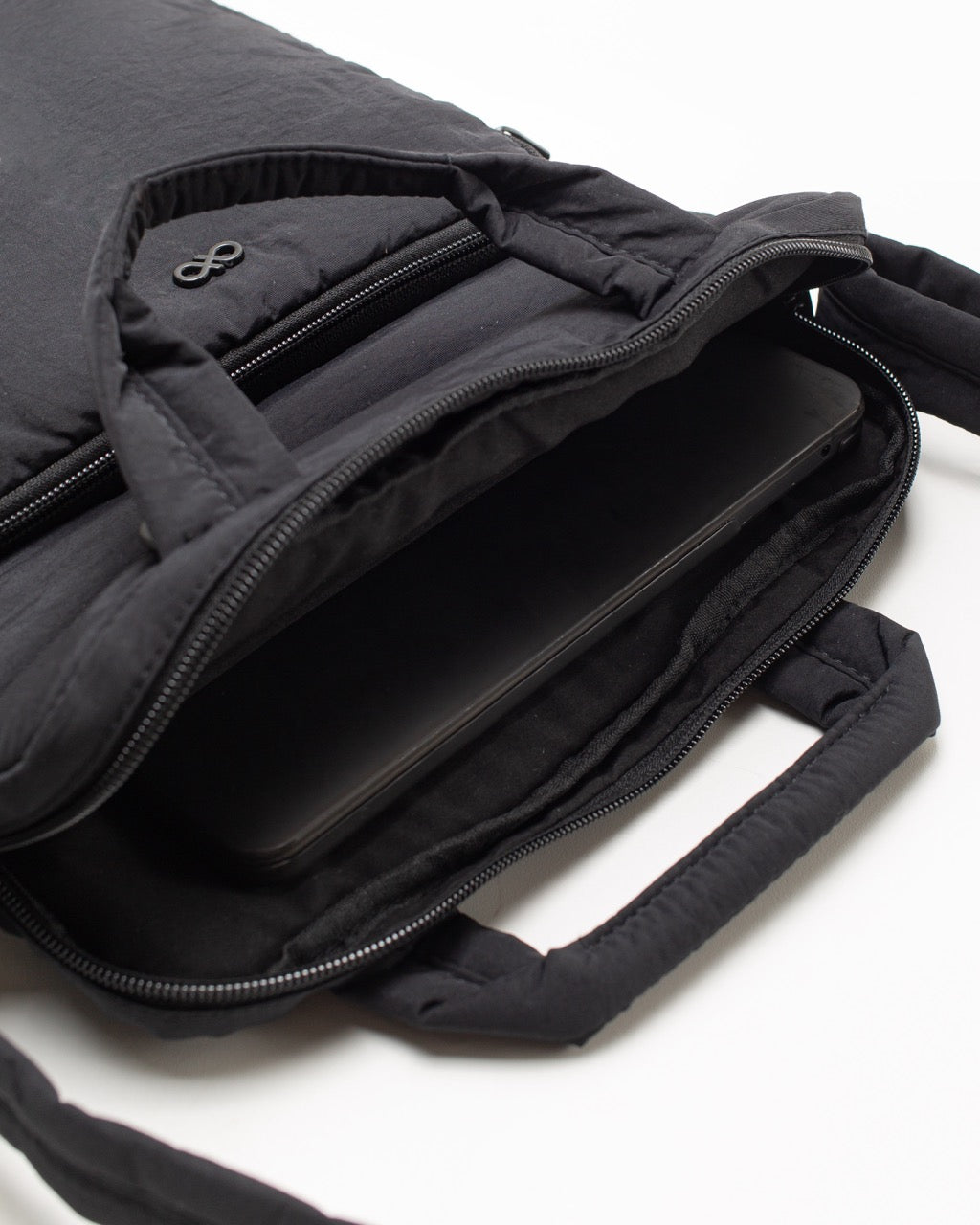 COSY LAPTOP BAG IN JET BLACK