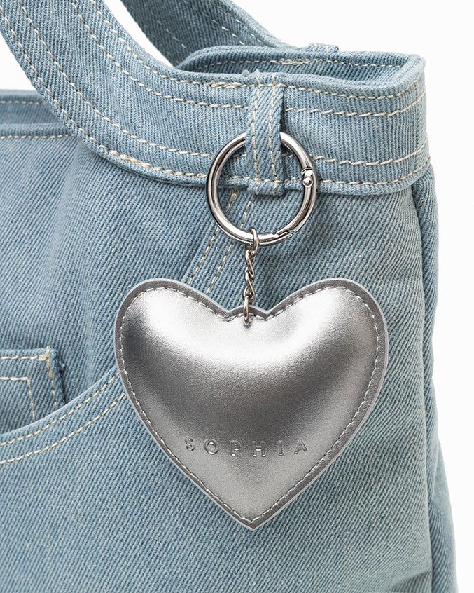 SIGNATURE POCKET DENIM TOTE BAG IN MID WASH DENIM