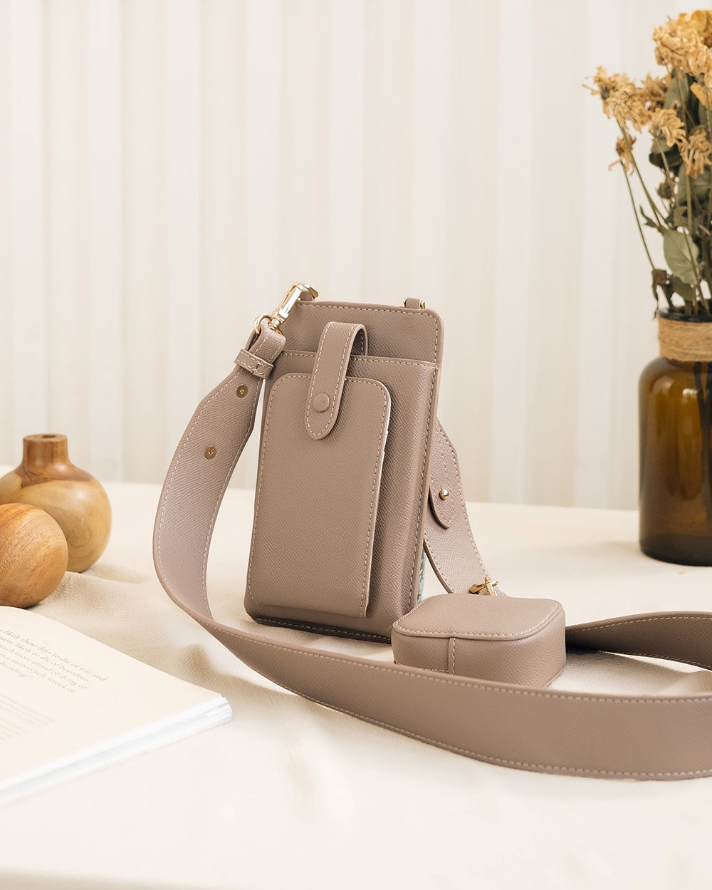 ATHENA PHONE BAG IN MOCHA