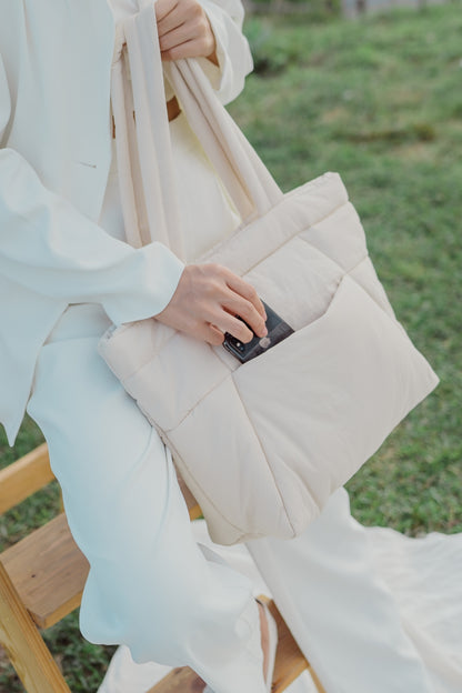 COSY PUFFY TOTE BAG IN MOONBEAM