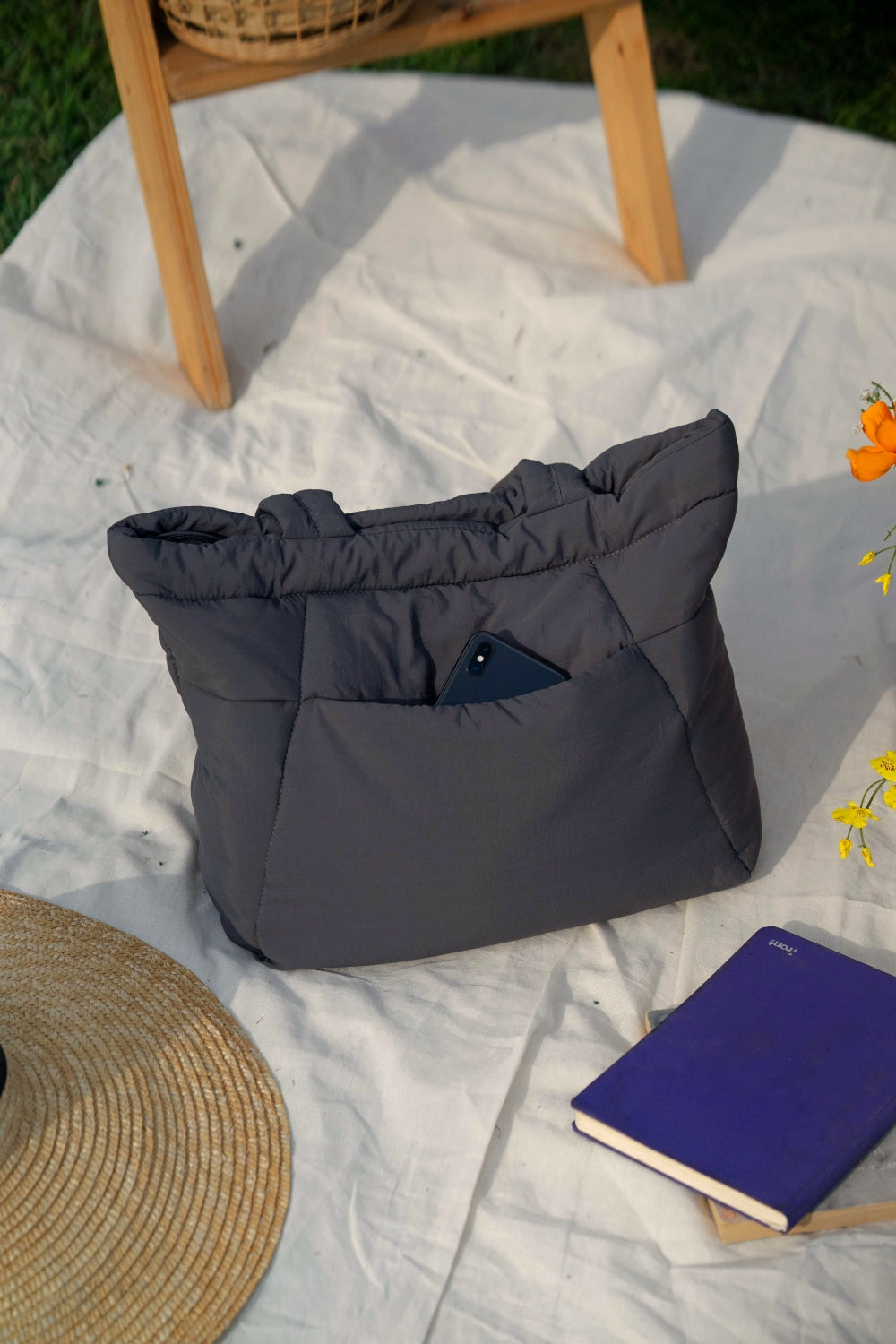 COSY PUFFY TOTE BAG IN SMOKEY