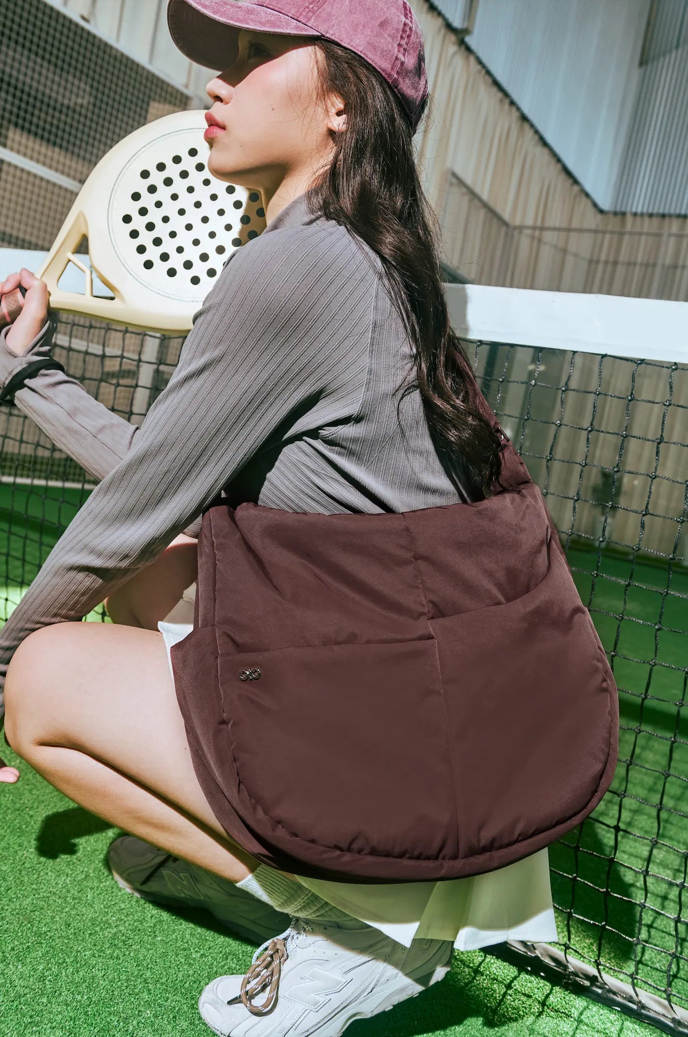 XL SIGNATURE POCKET CROSSBODY BAG IN CHOCO 