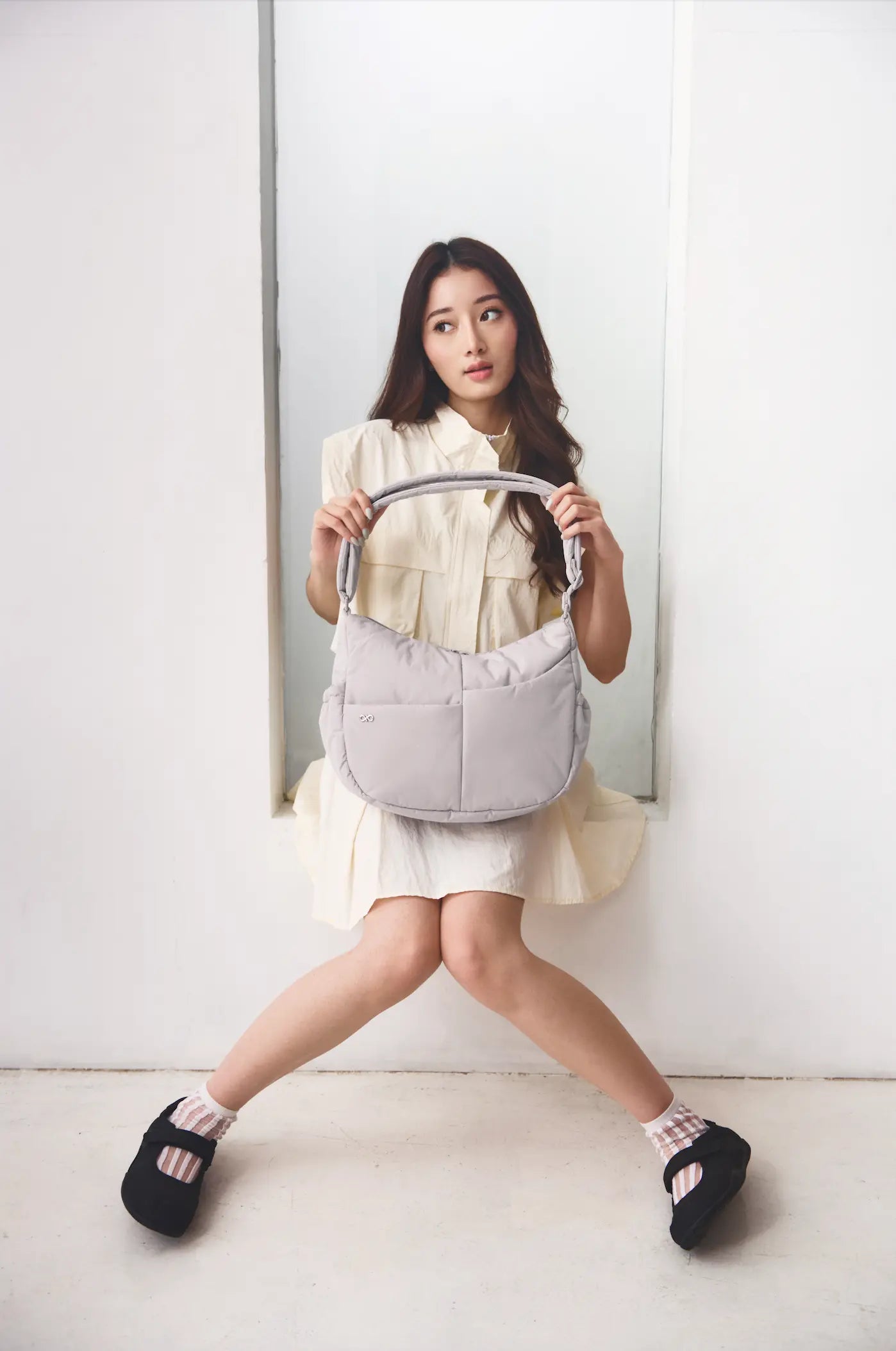 SIGNATURE POCKET CROSSBODY BAG 2.0 IN COSY DOVE GREY 