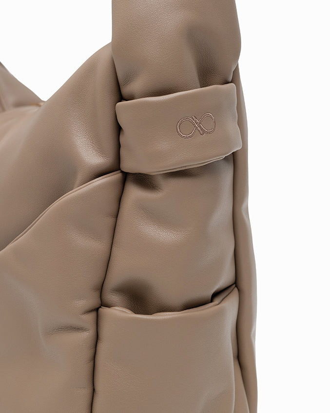 SIGNATURE POCKET SLOUCHY HOBO IN LATTE