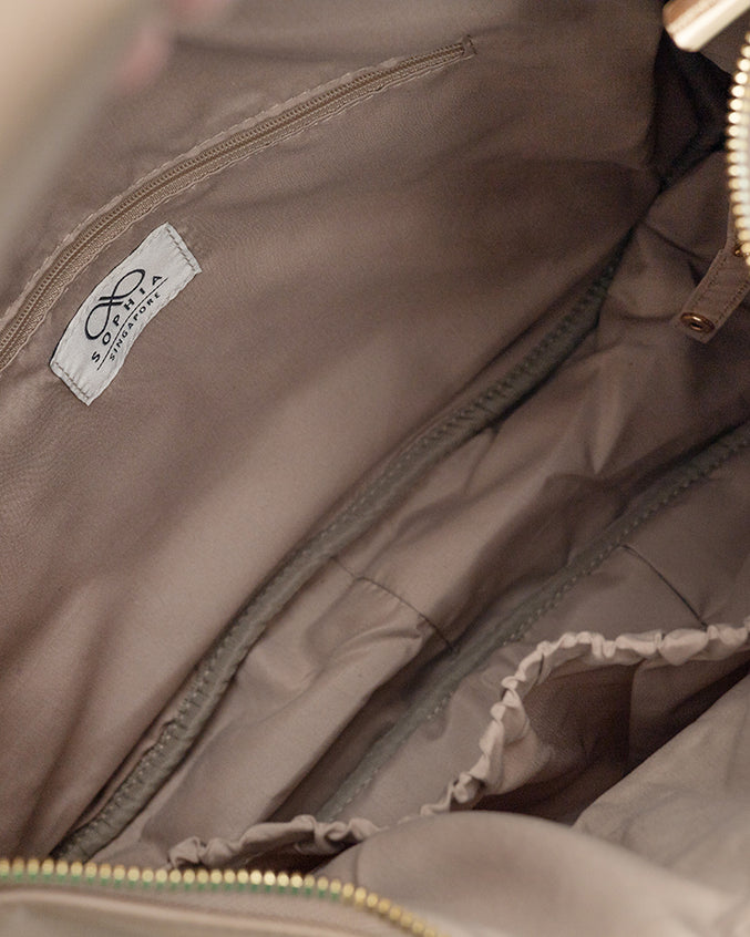 SIGNATURE POCKET SLOUCHY HOBO IN LATTE