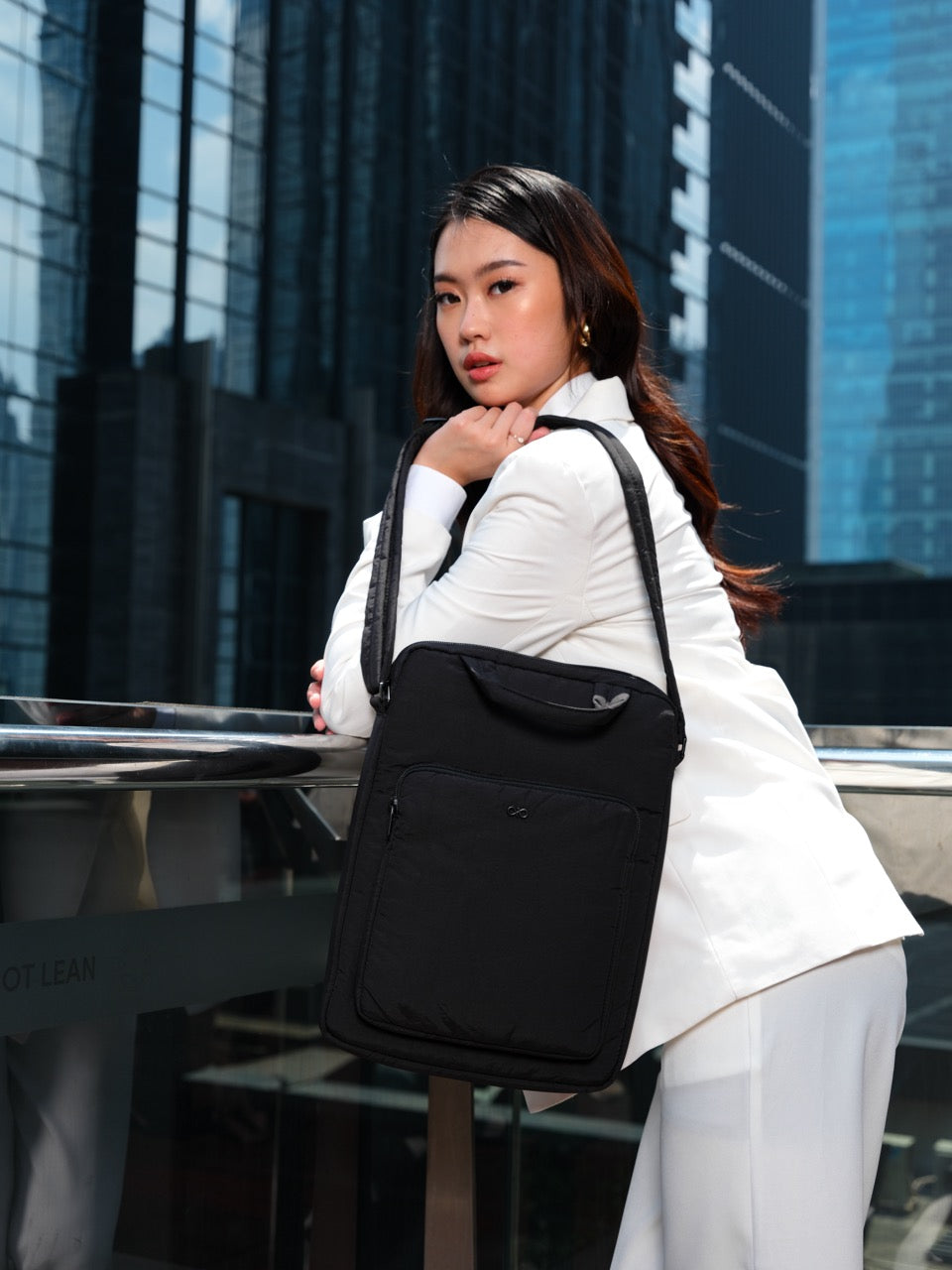 COSY LAPTOP BAG IN JET BLACK