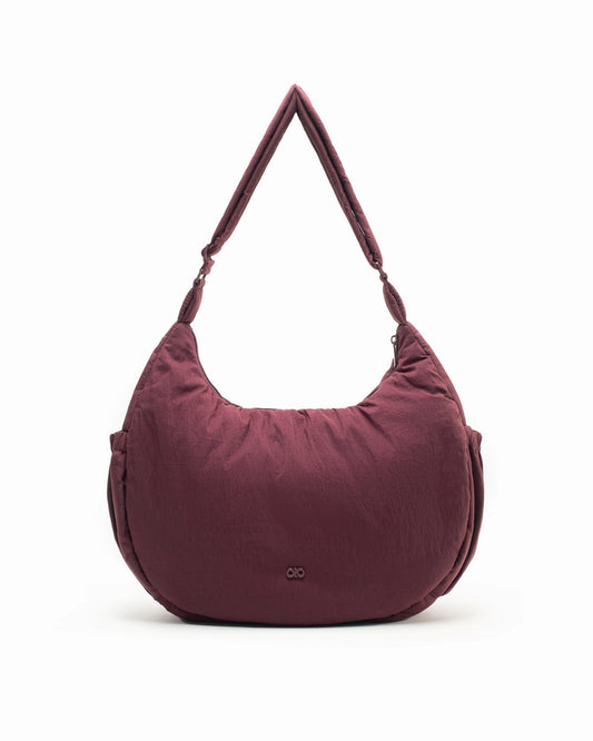 XL COSY PUFFY CROSSBODY BAG IN WINE