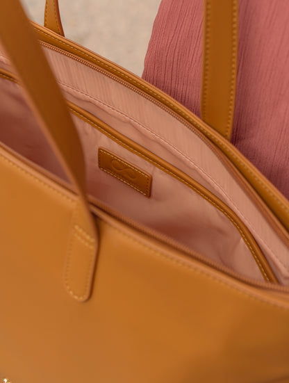 AVERY MAGIC TOTE BAG IN CAMEL